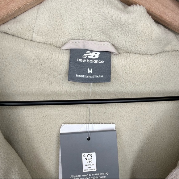 New Balance Women’s Beige Cream Sherpa Fleece Zip-Up Teddy Jacket Size Medium - Picture 4 of 6